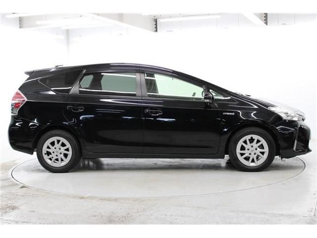 TOYOTA PRIUS Alpha 2015