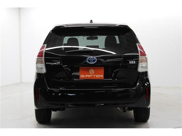 TOYOTA PRIUS Alpha 2015