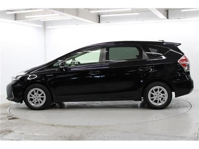 TOYOTA PRIUS Alpha 2015