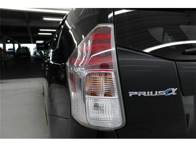 TOYOTA PRIUS Alpha 2015
