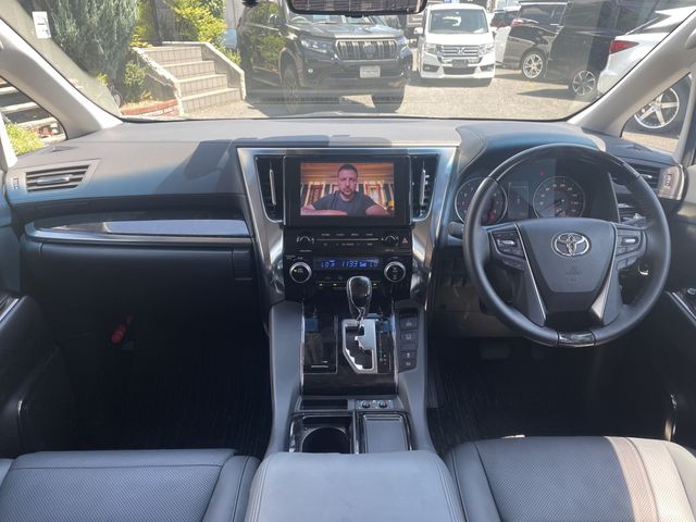 TOYOTA ALPHARD 2022