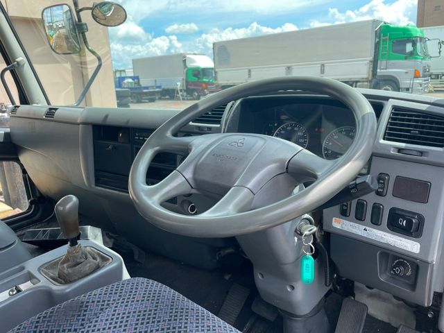 MITSUBISHI FUSOU FIGHTER 2011