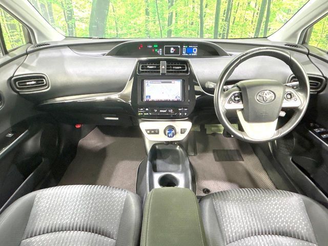 TOYOTA PRIUS 2018