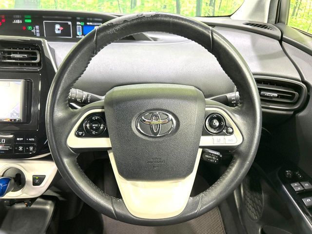 TOYOTA PRIUS 2018