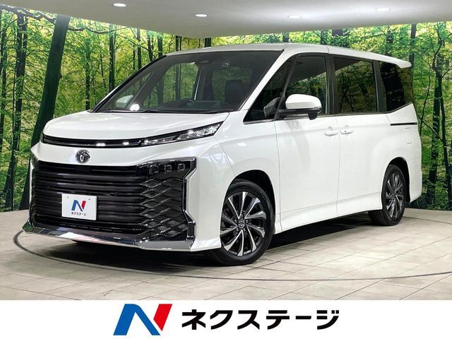 TOYOTA VOXY 2023