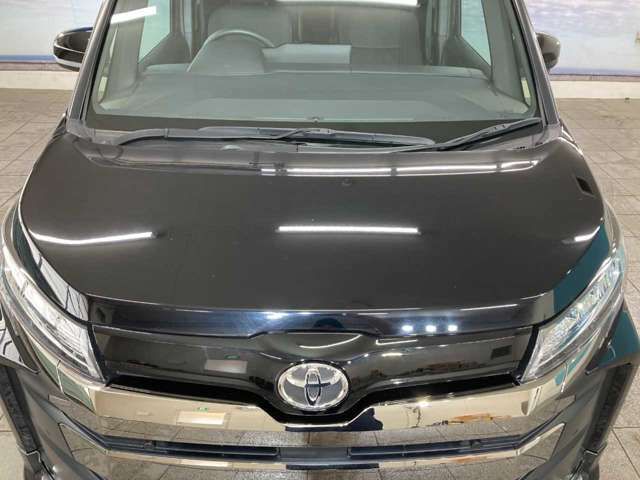 TOYOTA NOAH 4WD 2023