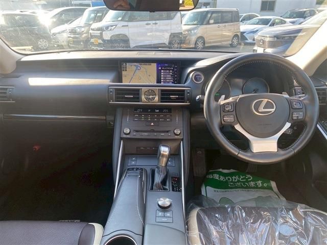 TOYOTA LEXUS IS300h 2018