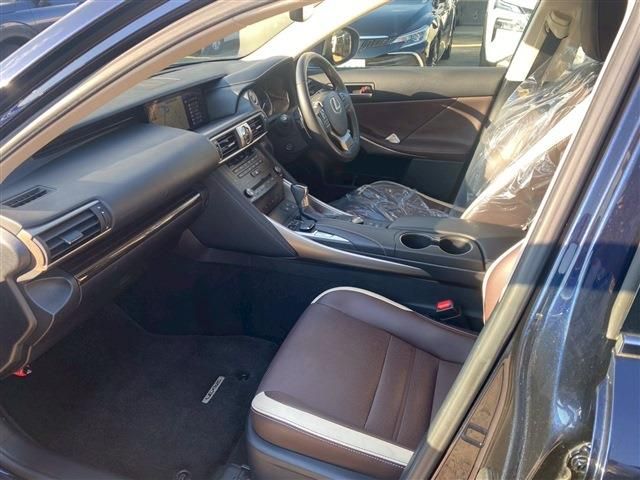 TOYOTA LEXUS IS300h 2018