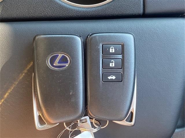 TOYOTA LEXUS IS300h 2018