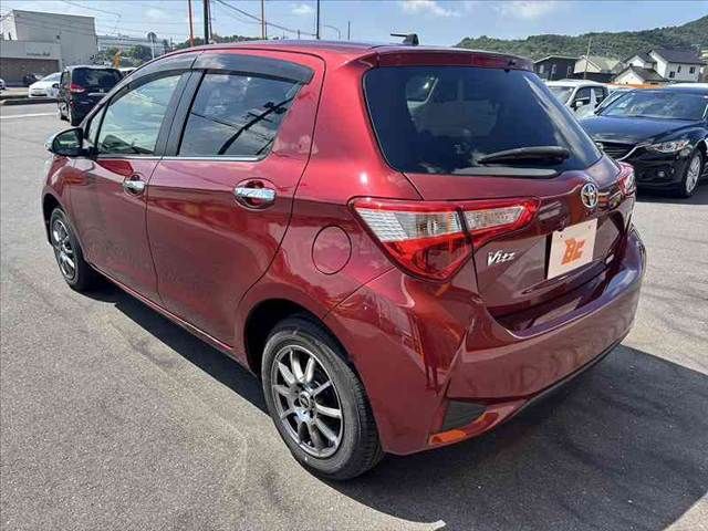 TOYOTA VITZ 2017