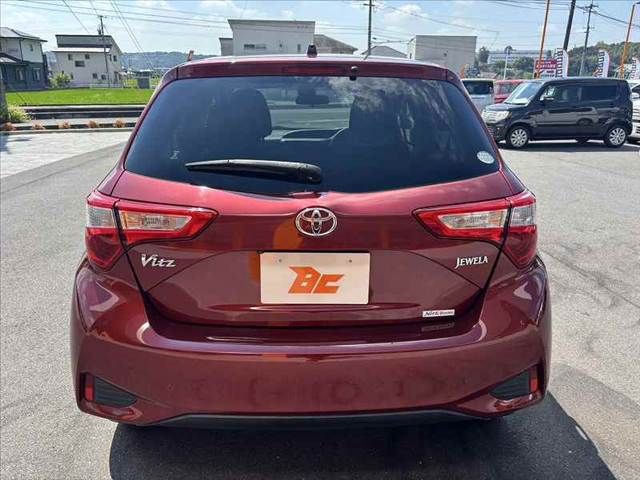 TOYOTA VITZ 2017