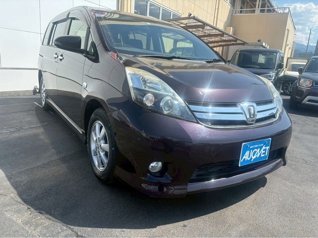 TOYOTA Isis 2014