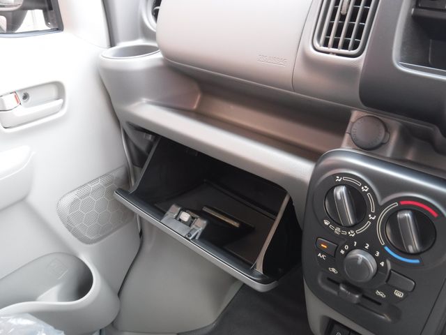 NISSAN CLIPPER van 2025