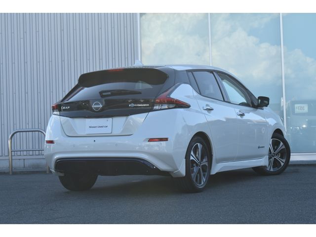 NISSAN LEAF 2022
