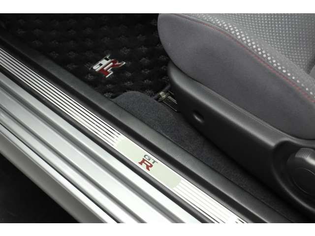 NISSAN SKYLINE GT-R 2000