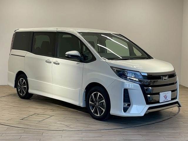 TOYOTA NOAH 2018