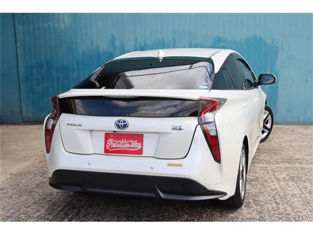 TOYOTA PRIUS 2016