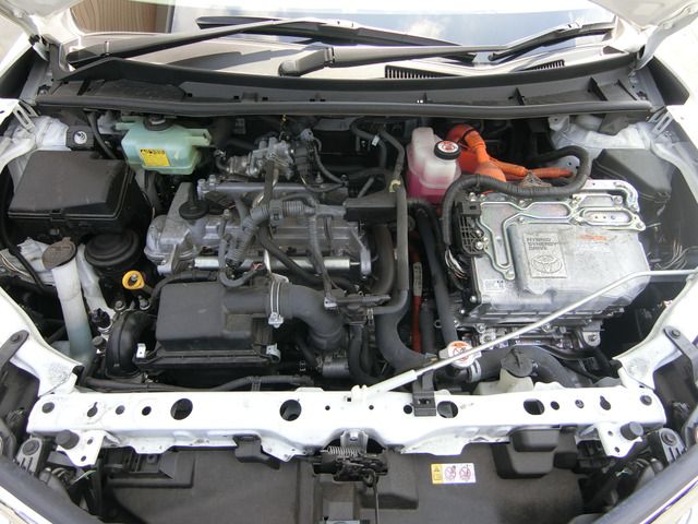 TOYOTA COROLLA FIELDER HYBRID 2018