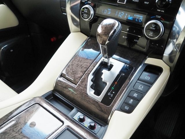 TOYOTA ALPHARD hybrid 4WD 2020