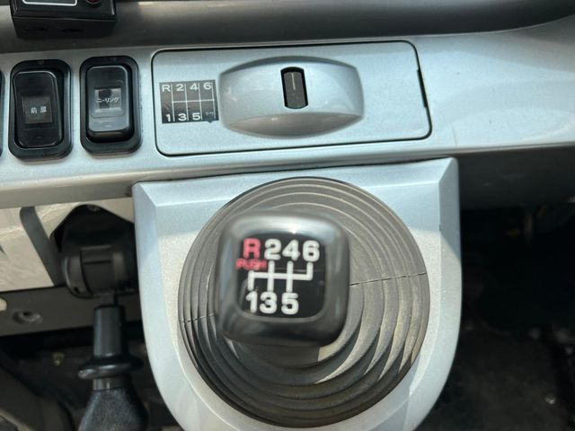 MITSUBISHI FUSOU AERO ACE 2009