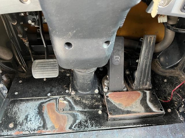 MITSUBISHI FUSOU AERO ACE 2011