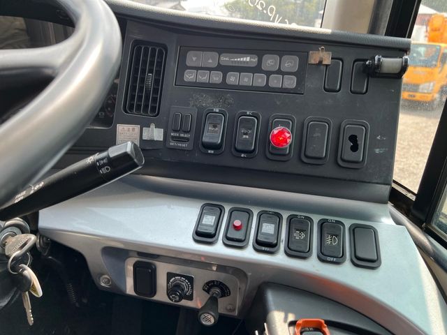 MITSUBISHI FUSOU AERO ACE 2011