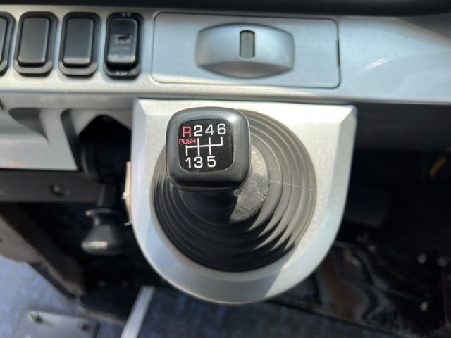 MITSUBISHI FUSOU AERO ACE 2011