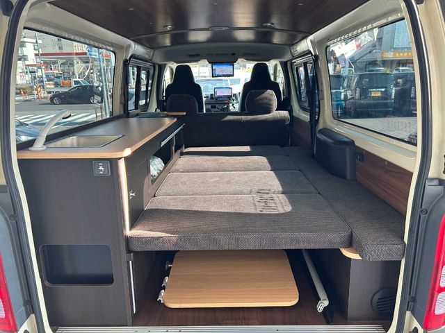 TOYOTA HIACE van 4WD 2022