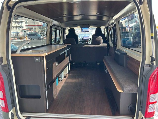 TOYOTA HIACE van 4WD 2022