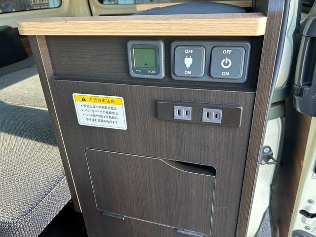 TOYOTA HIACE van 4WD 2022