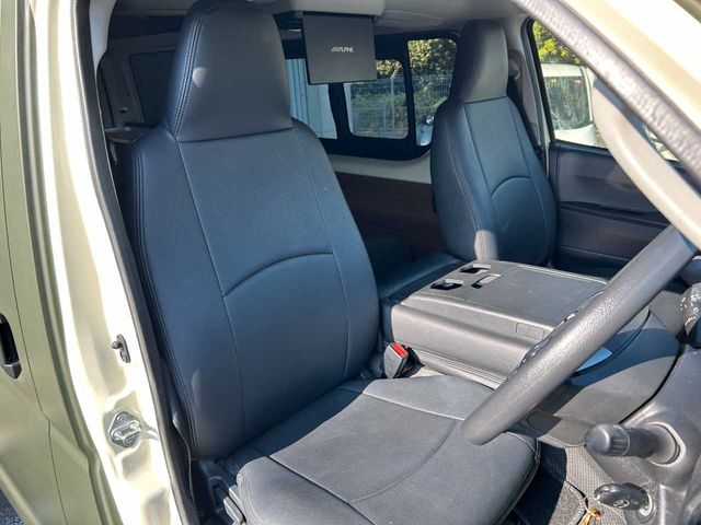 TOYOTA HIACE van 4WD 2022