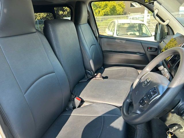 TOYOTA HIACE van 4WD 2022