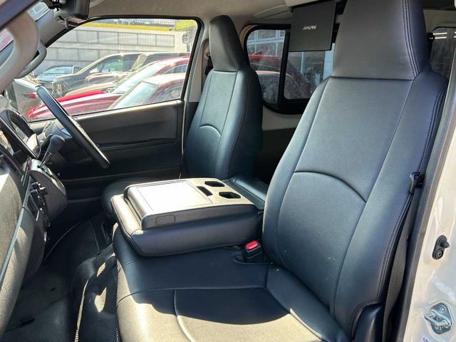 TOYOTA HIACE van 4WD 2022