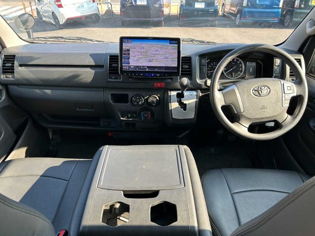 TOYOTA HIACE van 4WD 2022