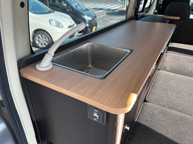 TOYOTA HIACE van 4WD 2022