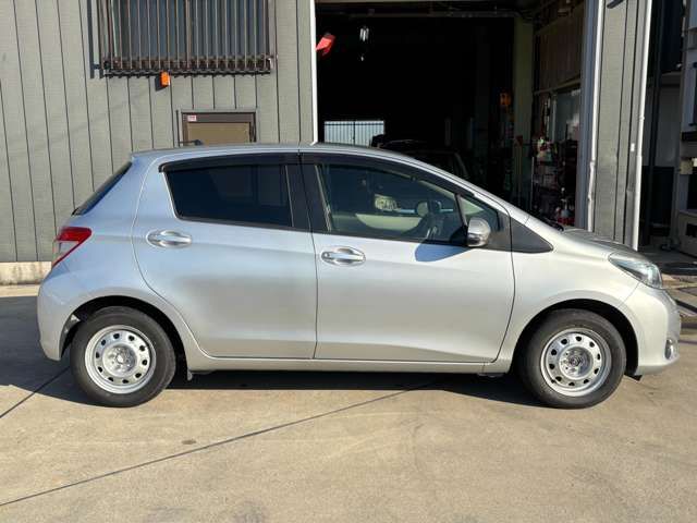 TOYOTA VITZ 2012