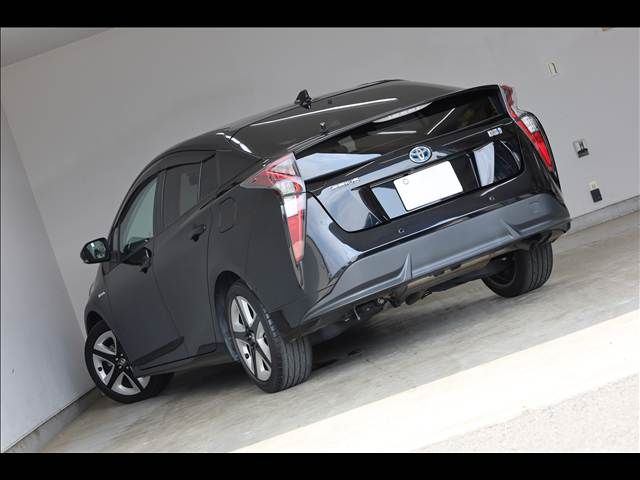 TOYOTA PRIUS 2018
