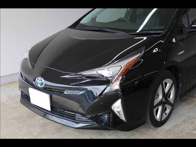TOYOTA PRIUS 2018