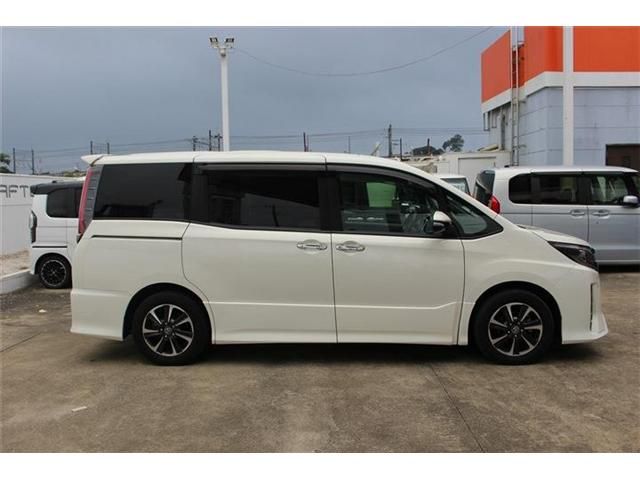 TOYOTA NOAH 2018