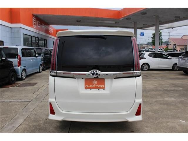 TOYOTA NOAH 2018