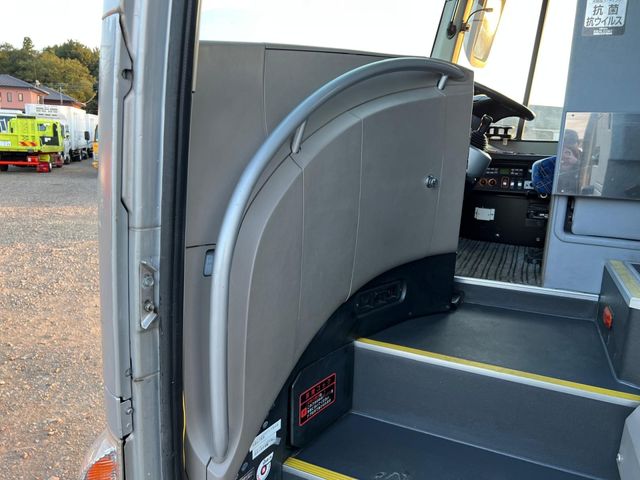 MITSUBISHI FUSOU AERO ACE 2012