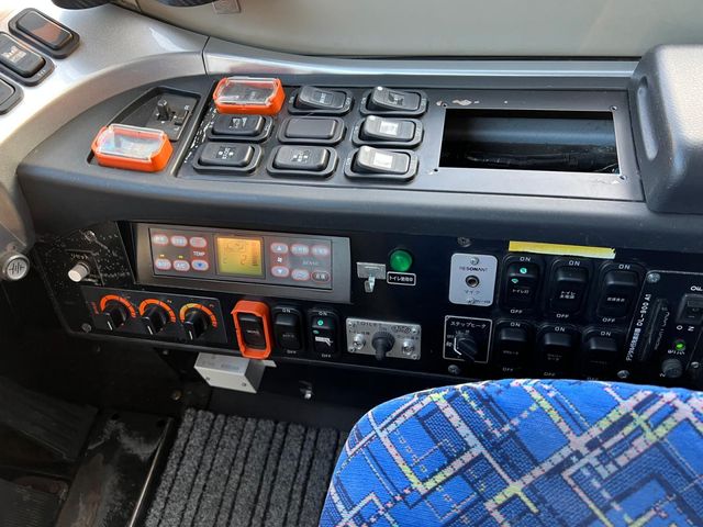 MITSUBISHI FUSOU AERO ACE 2012