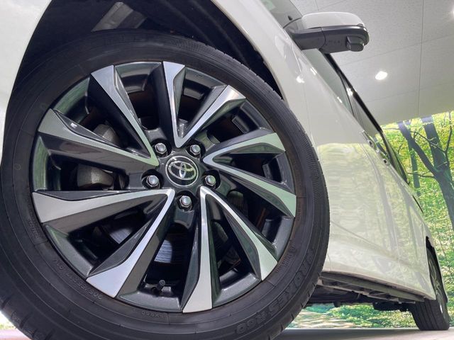 TOYOTA VOXY HYBRID 2022