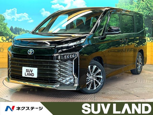 TOYOTA VOXY HYBRID 2022