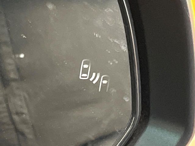 TOYOTA VOXY HYBRID 2022