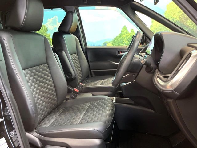 TOYOTA VOXY HYBRID 2022