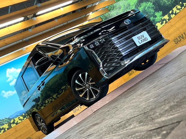 TOYOTA VOXY HYBRID 2022