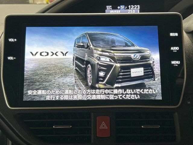 TOYOTA VOXY 2018