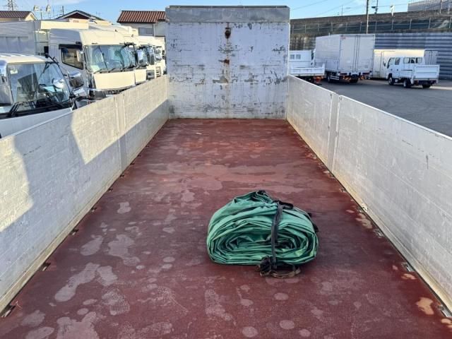 NISSAN DIESEL Quon 2011