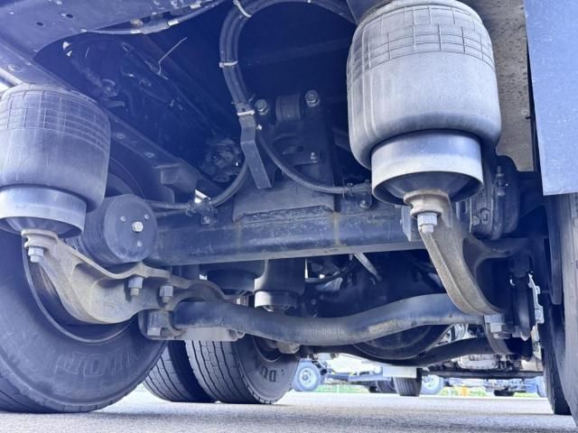 NISSAN DIESEL Quon 2011